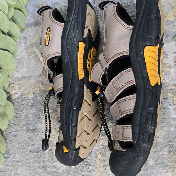 Keen Newport H2 Sandals - YOUTH Size 4 - Picture 7 of 15